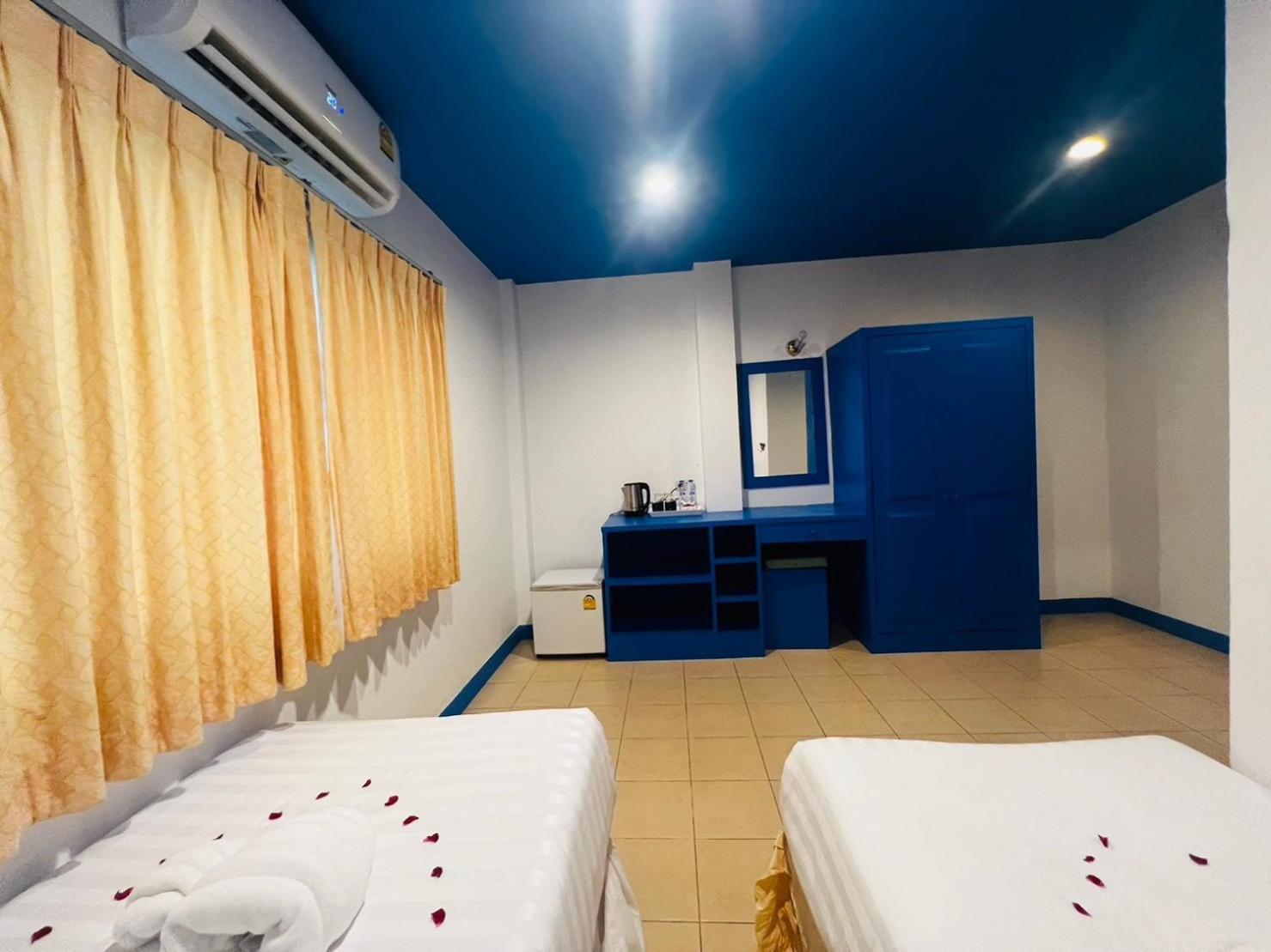 Blue Planet Hotel Patong Exterior photo