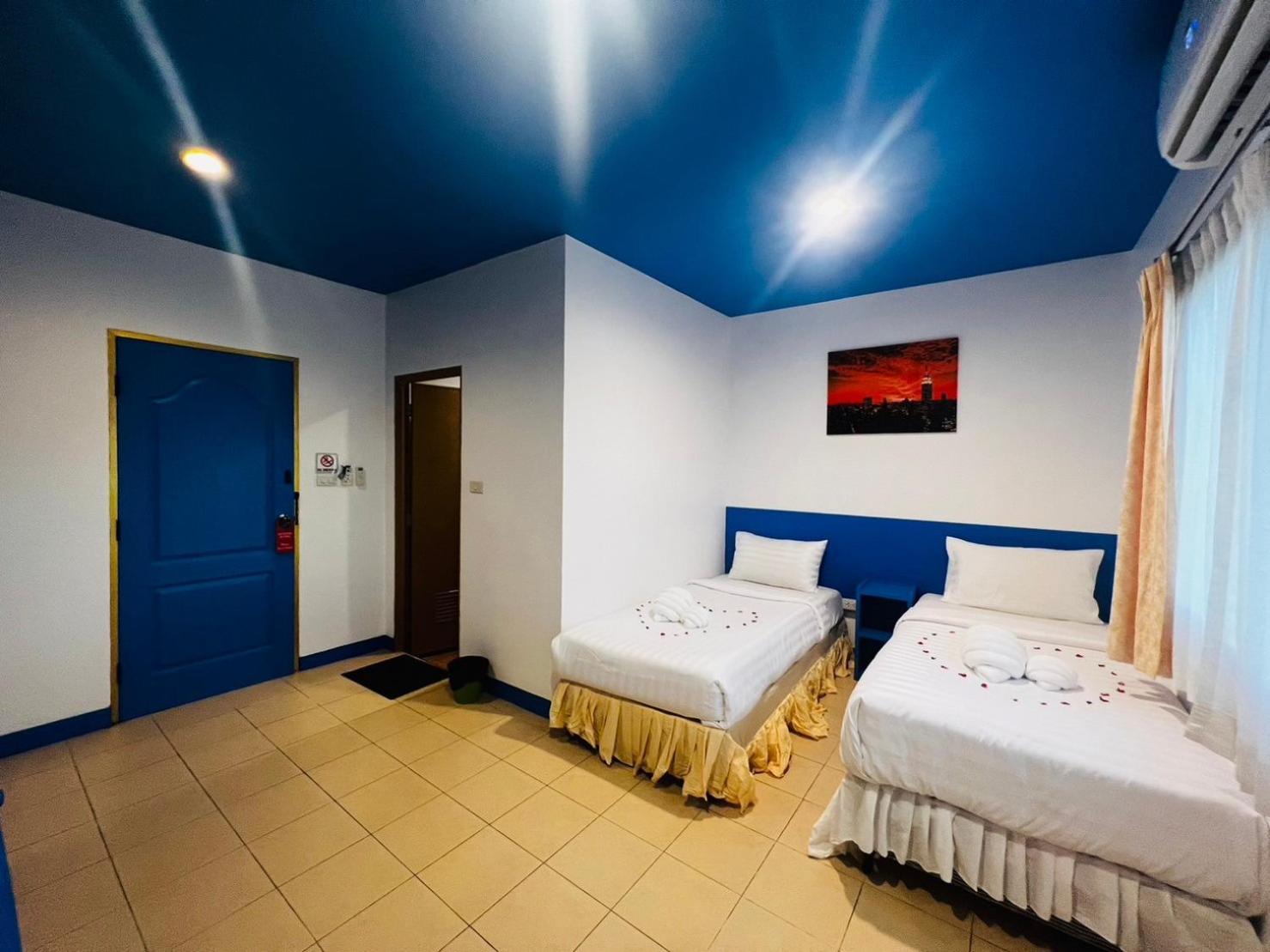 Blue Planet Hotel Patong Exterior photo