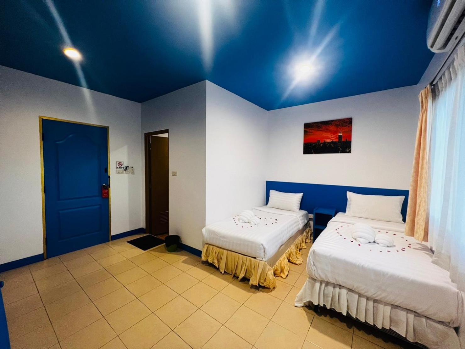 Blue Planet Hotel Patong Exterior photo