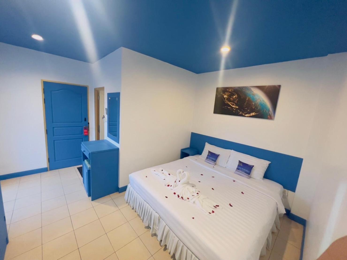 Blue Planet Hotel Patong Exterior photo
